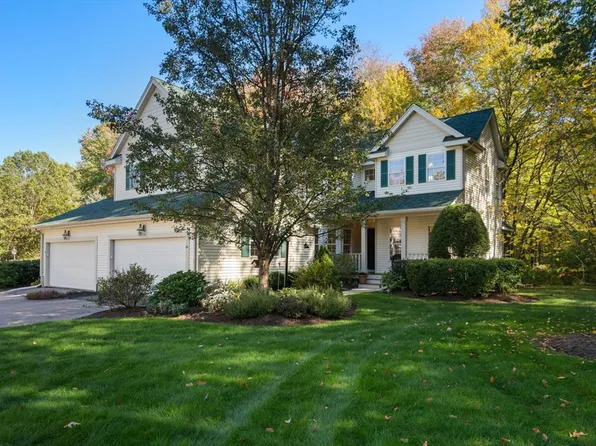 54 Village Cir #54, Milford, MA 01757