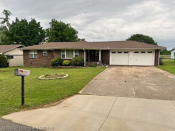 4th image of 720 Hillside Dr