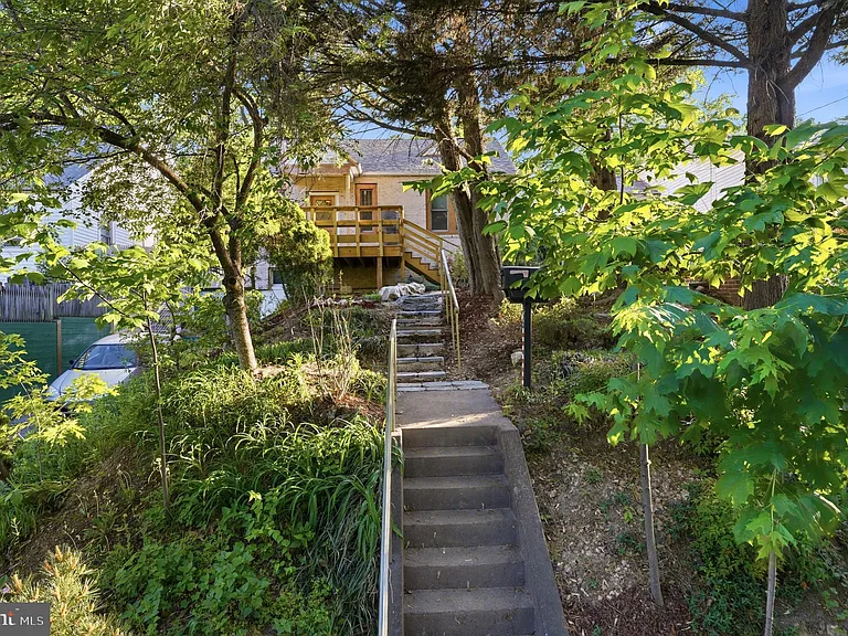 605 Ethan Allen Ave — Photo 5