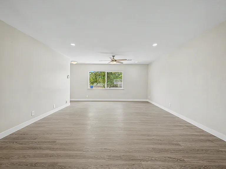 416 W Ivanhoe Pl — Photo 11