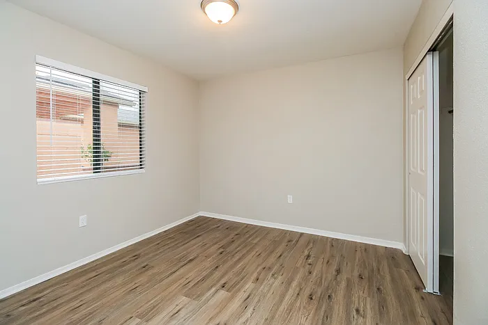 1610 W Houchin Way — Photo 12