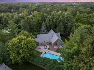 4004 Roanoke Cir, Golden Valley, MN 55422