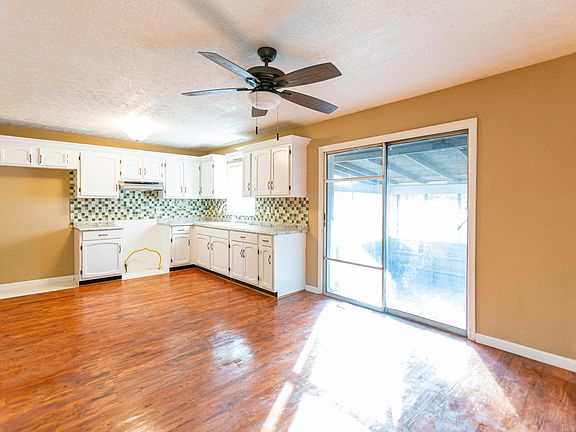 5th image of 6173 Hickory Dr