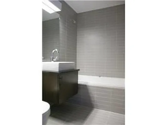 Sold by R New York | media 3