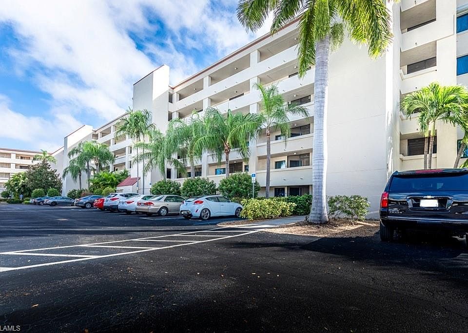1st image of 7406 Lake Breeze Dr APT 319