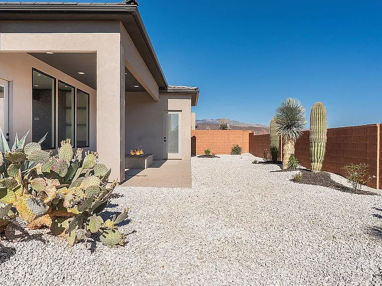 147 E Terrace Ln — Photo 37