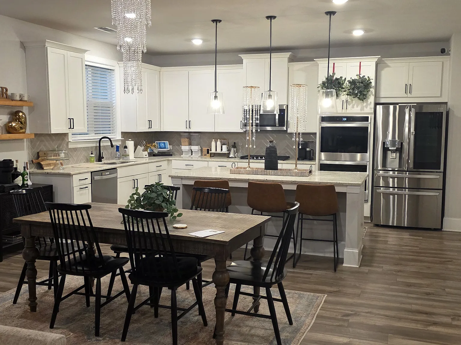 4 bed, 3021 sqft, $5,000 — Photo 2