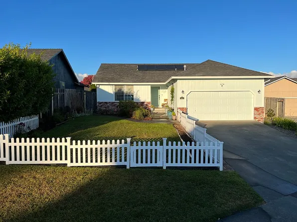 1825 Cottonwood Ave, McKinleyville, CA 95519