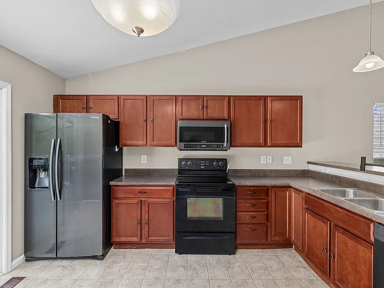 6593 Buckingham Palace Dr — Photo 18