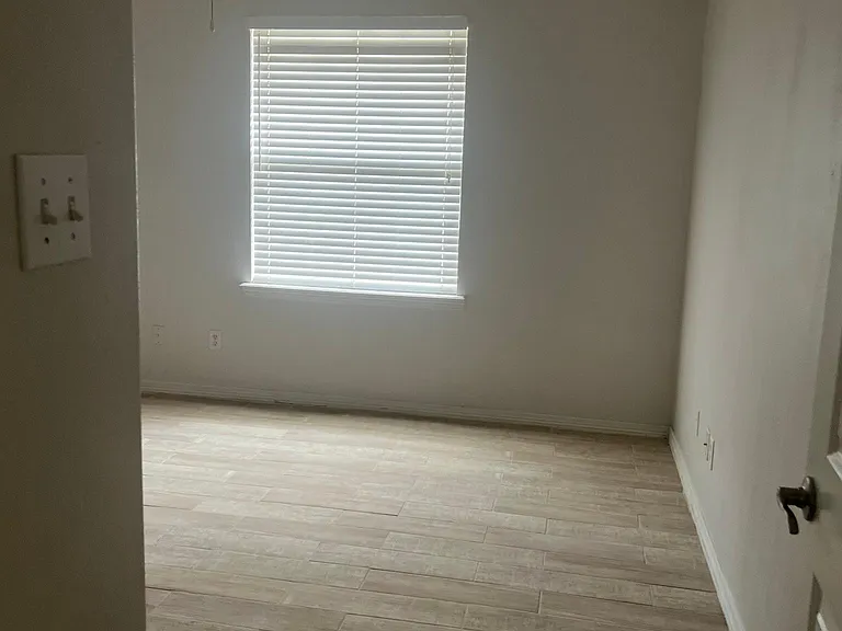 800 W Hall Acres Rd #6 — Photo 8