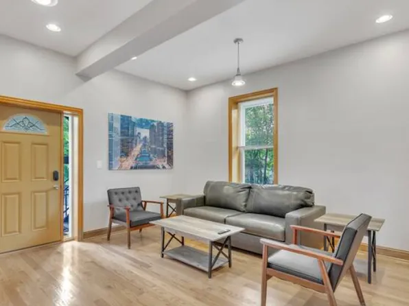 1353 S California Ave #1R, Chicago, IL 60608