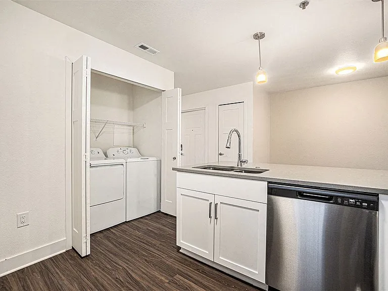 Signature Pointe Apartment Homes — Photo 74