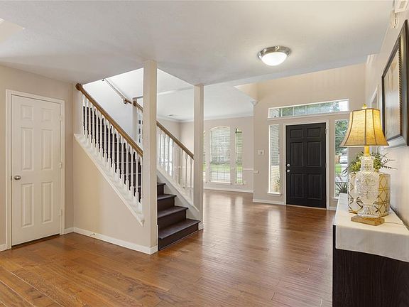 3rd image of 2510 Acadiana Ln