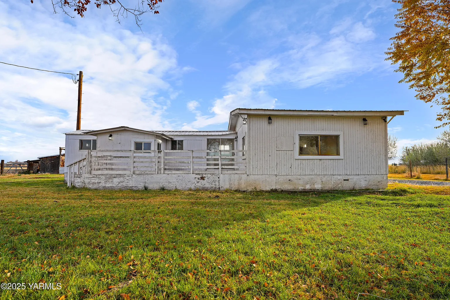 1081 Tecumseh Rd photo 1