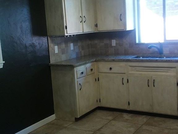 3rd image of 9543 Greystone Ave