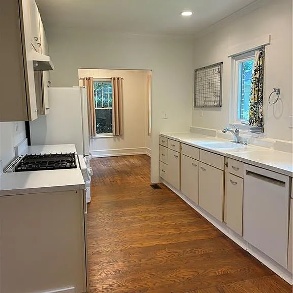 1088 Sanders Ave SE — Photo 10