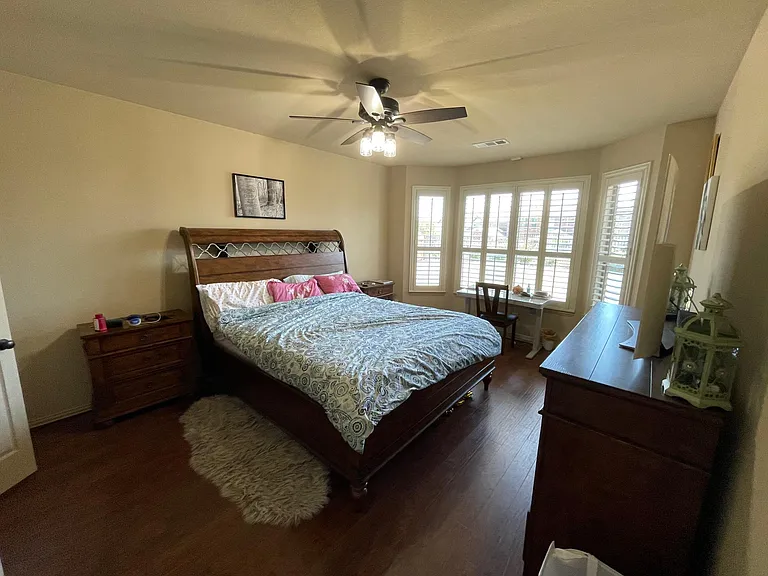 12812 Outlook Ave — Photo 14