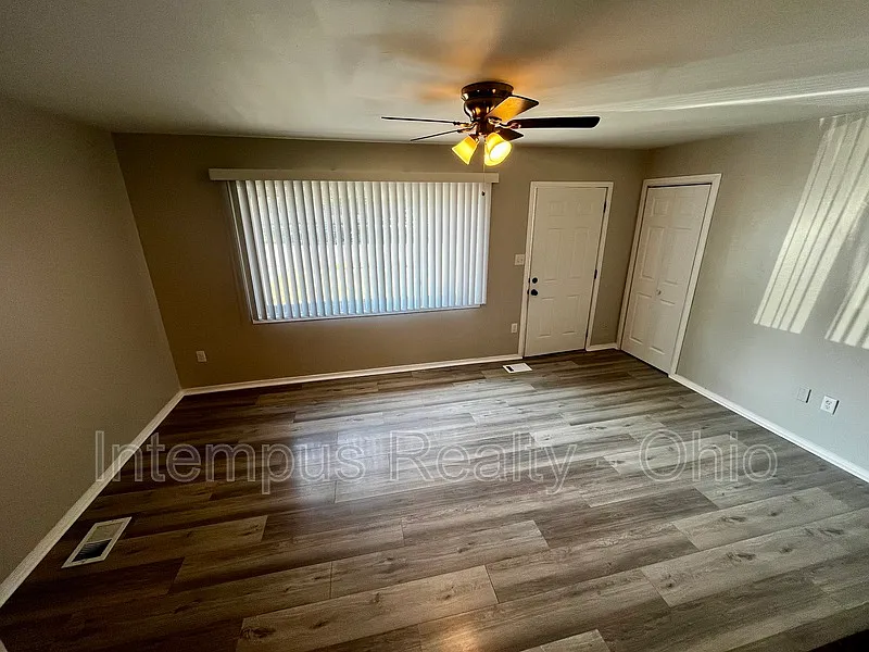 3 bed, 2.0 bath, 1046 sqft, $1,448 — Photo 4