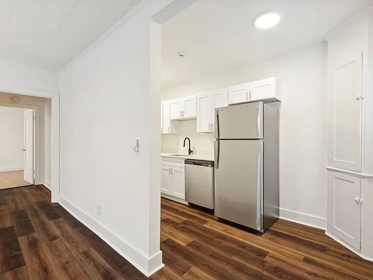 5th & Mercer Apartments — Photo 7