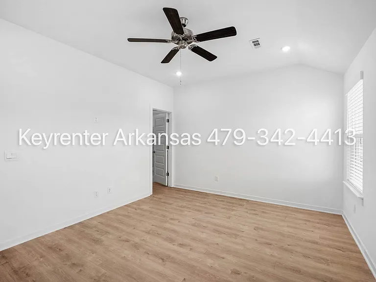 1071 Emerald St — Photo 14