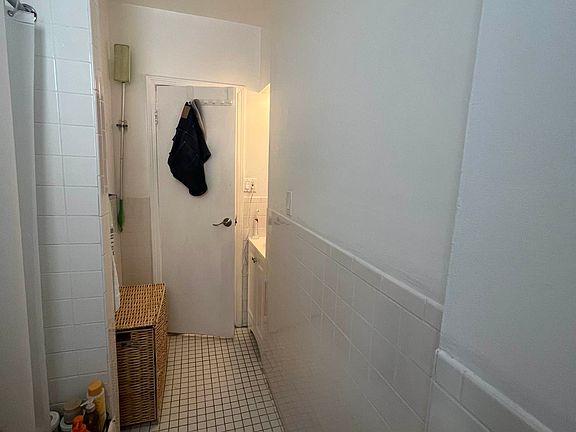 5th image of 506 Amsterdam Ave APT 5A