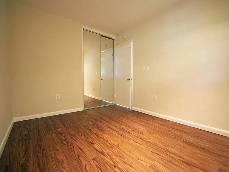 SECOND BEDROOM FOR GUESTS | OAK MODEL | 2 BEDROOM, 1 BATH