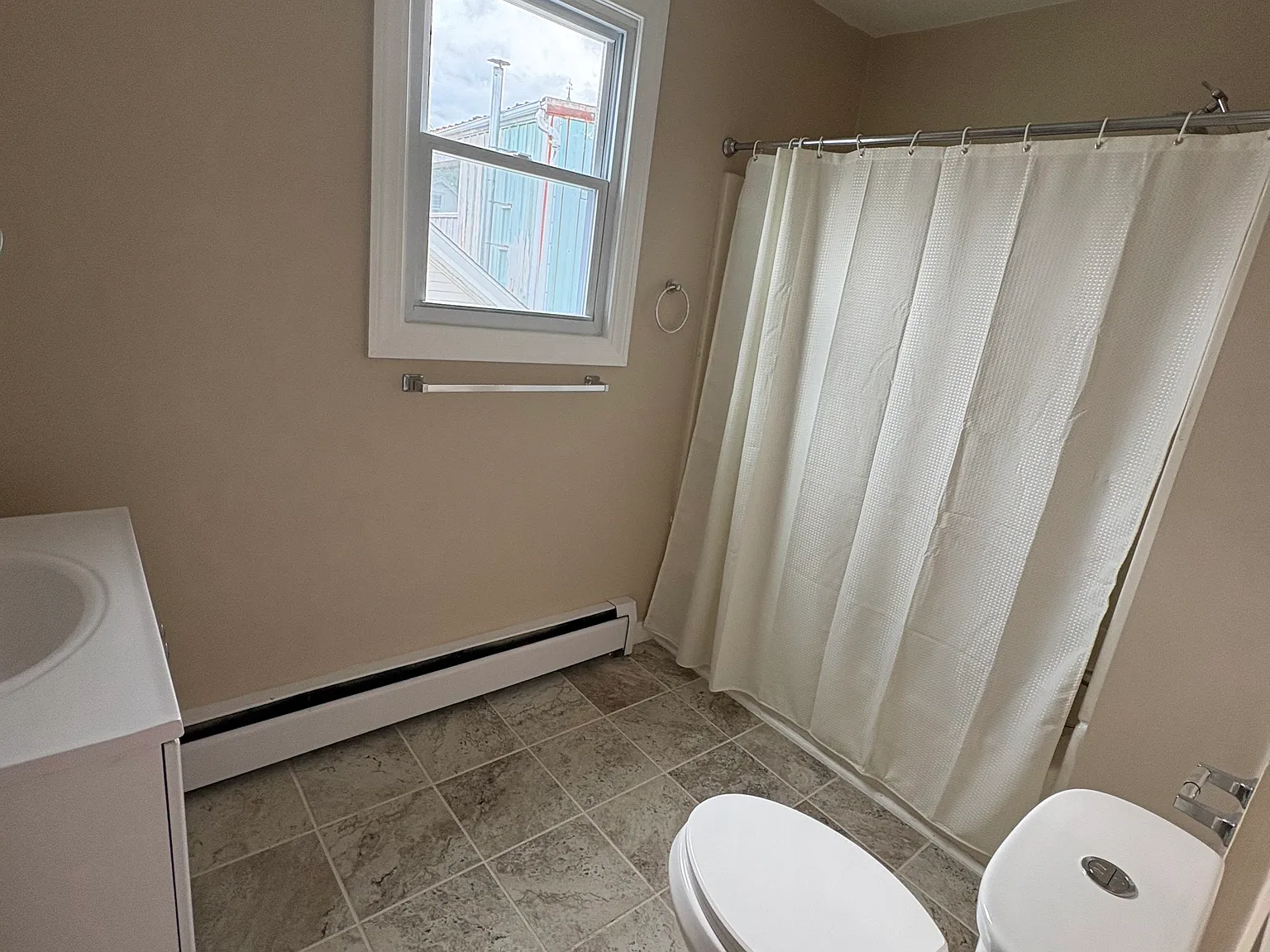 2 bed, 1400 sqft, $1,700 — Photo 3