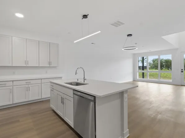 9378 S Alder PLACE #104, Oak Creek, WI 53154