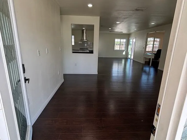 10041 Roselee Dr — Photo 2