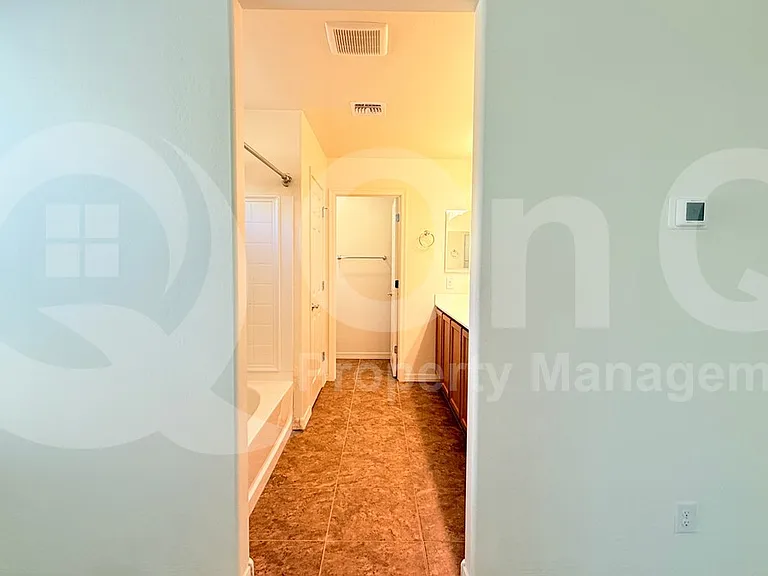 3706 S 57th Ln — Photo 8