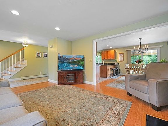 4th image of 1158 Joyce St
