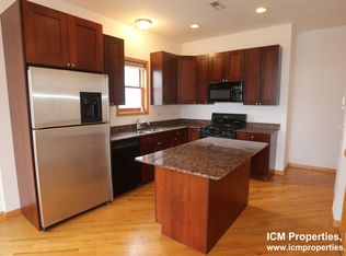 2555 N Southport Ave #1F, Chicago, IL 60614