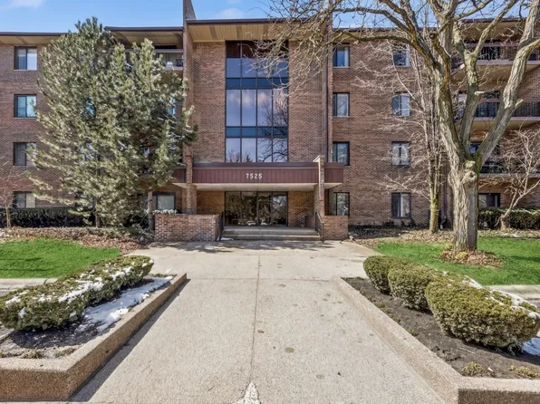 7525 Nantucket Dr APT 301, Darien, IL 60561