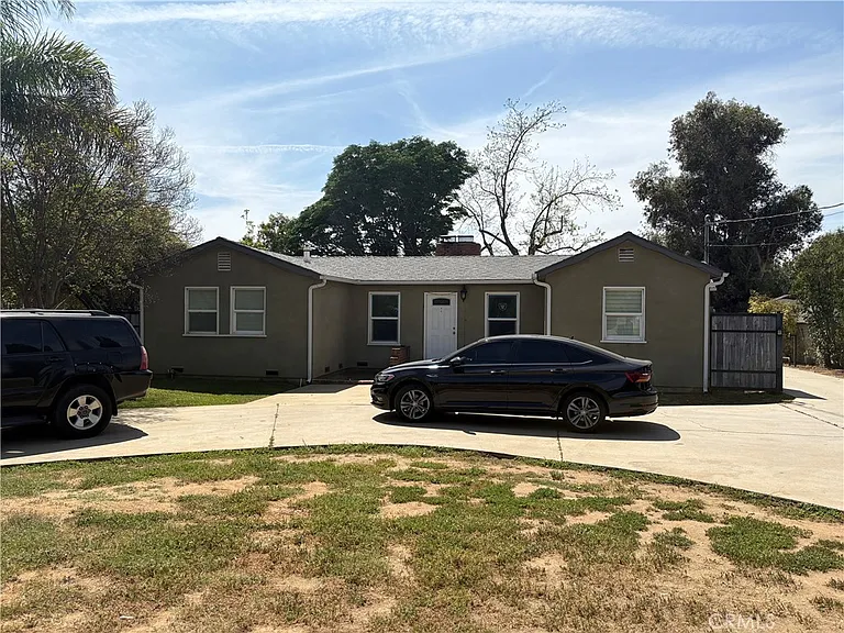 12917 Gladstone Ave — Photo 2