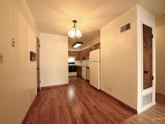4th image of 2414 Pine St APT 102