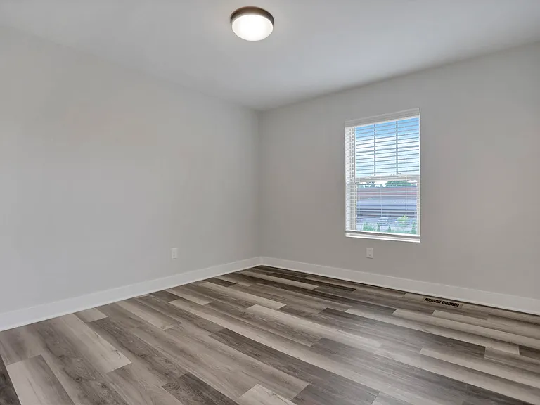 280-290 S State St #1-18 — Photo 14