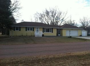 721 E 3rd St, Freeman, SD 57029
