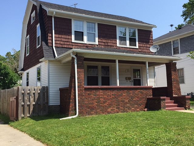 1st image of 215 Elmwood St NE
