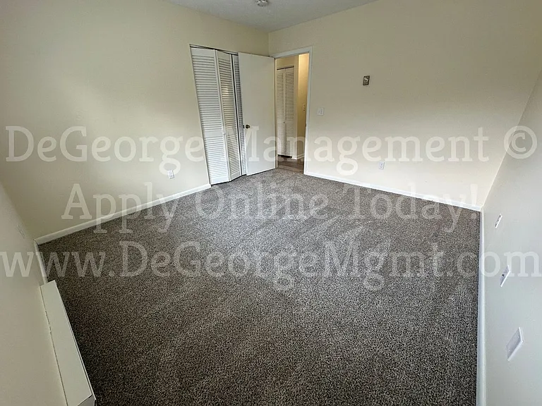 Parkway Apartments — Photo 42