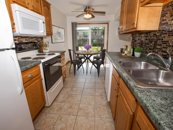 Parkview Apartments, 1955 Old Shakopee Rd W #1945-106, Minneapolis, MN 55431