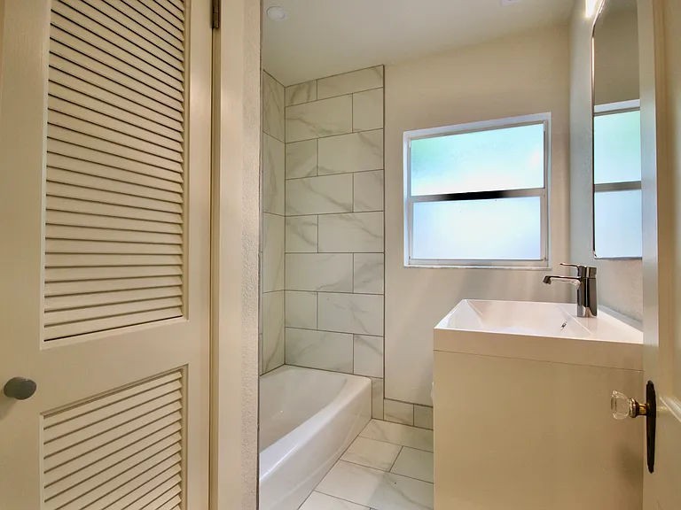 230 E Concord St — Photo 18
