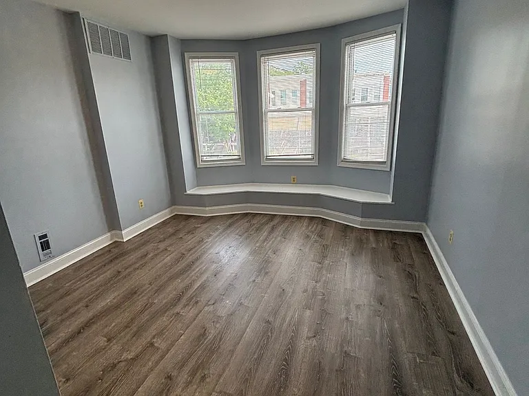 4108 Falls Rd — Photo 13