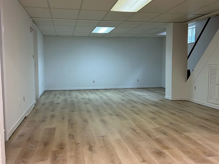 1262 Nathaniel Cres #BASEMENT — Photo 2