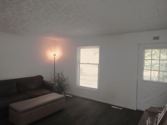 4th image of 1461 Leonard Ave