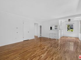 13553 Moorpark St, Sherman Oaks, CA