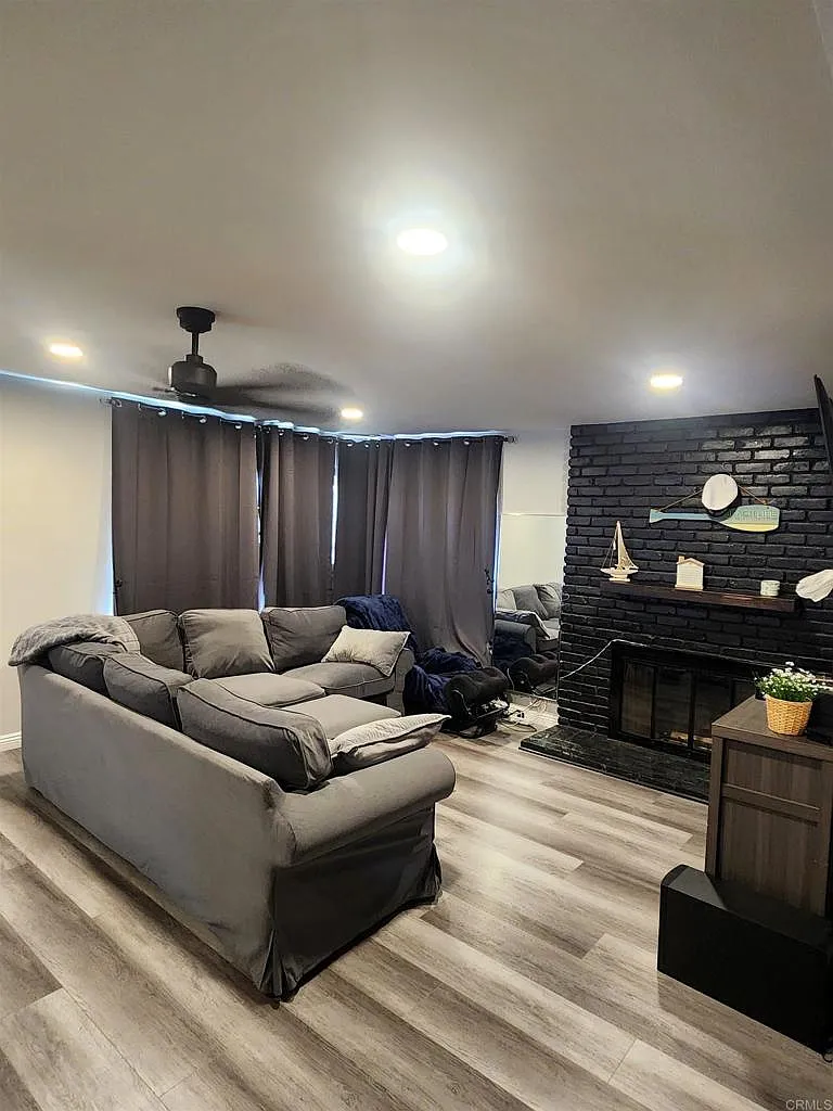2 bed, 1.5 bath, 1100 sqft, $4,500 — Photo 3
