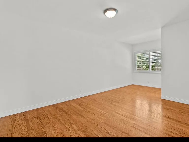 24364 Arcadia St — Photo 20