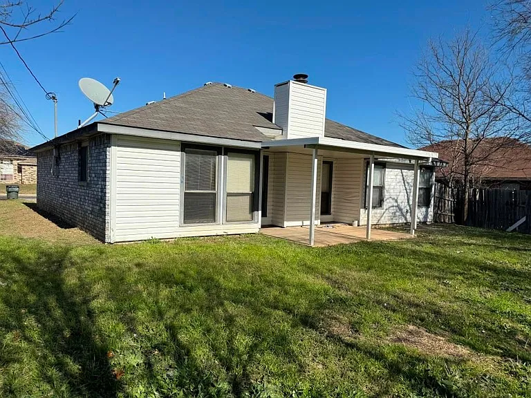 2404 Bluebonnet Dr — Photo 23