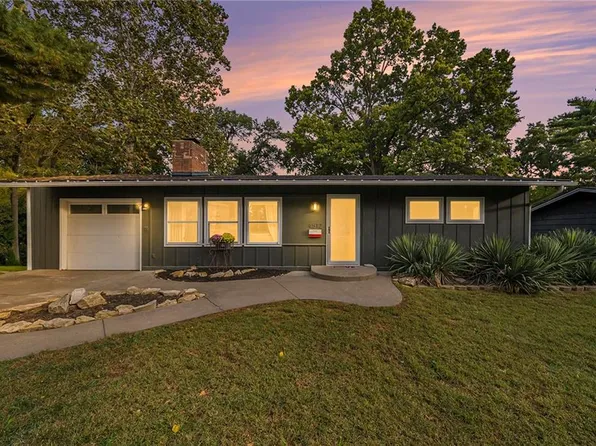 4512 W 79th St, Prairie Village, KS 66208