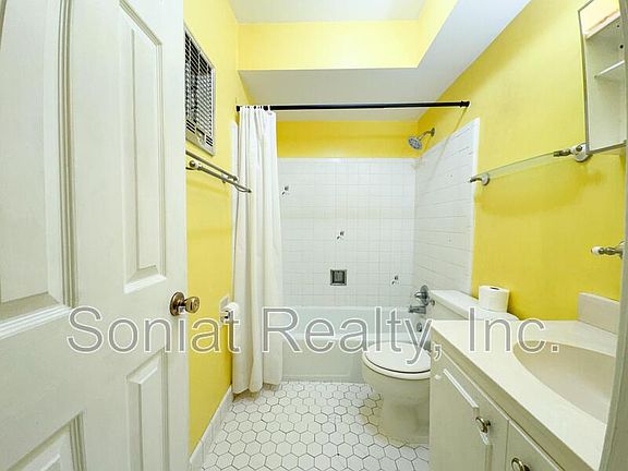 3rd image of 1901 Prytania St APT 13